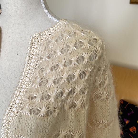Vintage Saks Fifth Avenue Cream Knit Sweater - Picture 3 of 10